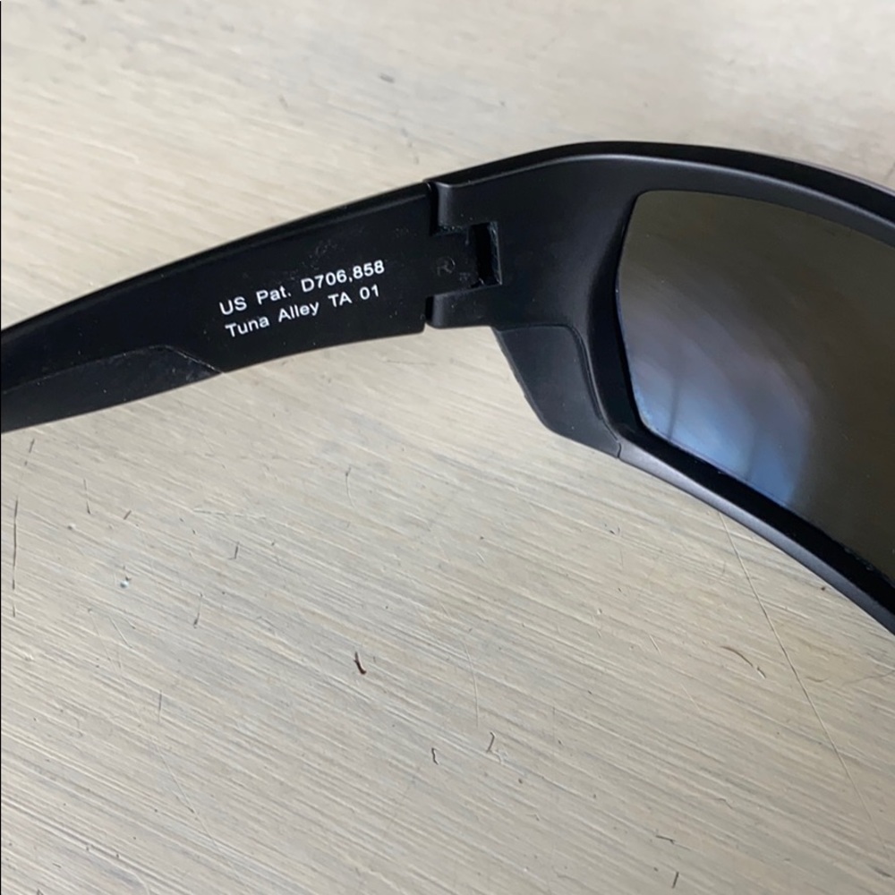 Costa Del Mar men’s Sunglasses - Picture 2 of 4